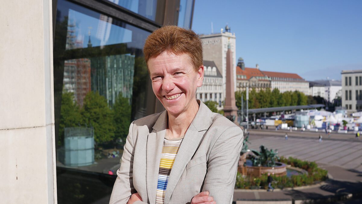   »Heute muss mal Richard ein paar Federn lassen« | Gewandhaus-Konzerteinführerin Ann-Katrin Zimmermann im Porträt  