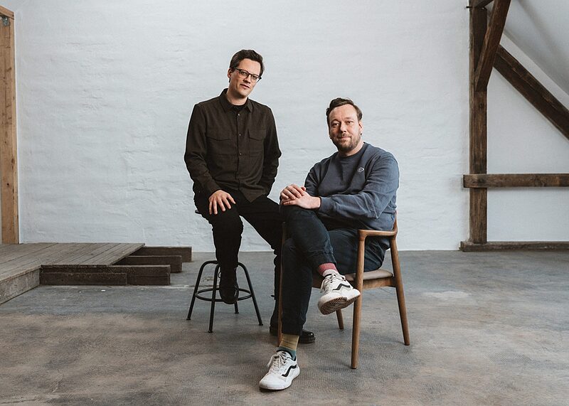 »Angela Merkel hat abgesagt« | Martin Hommel und Fabian Schuetze im Gespräch über ihren Musikempfehlungsnewsletter  »Ein Song reicht«