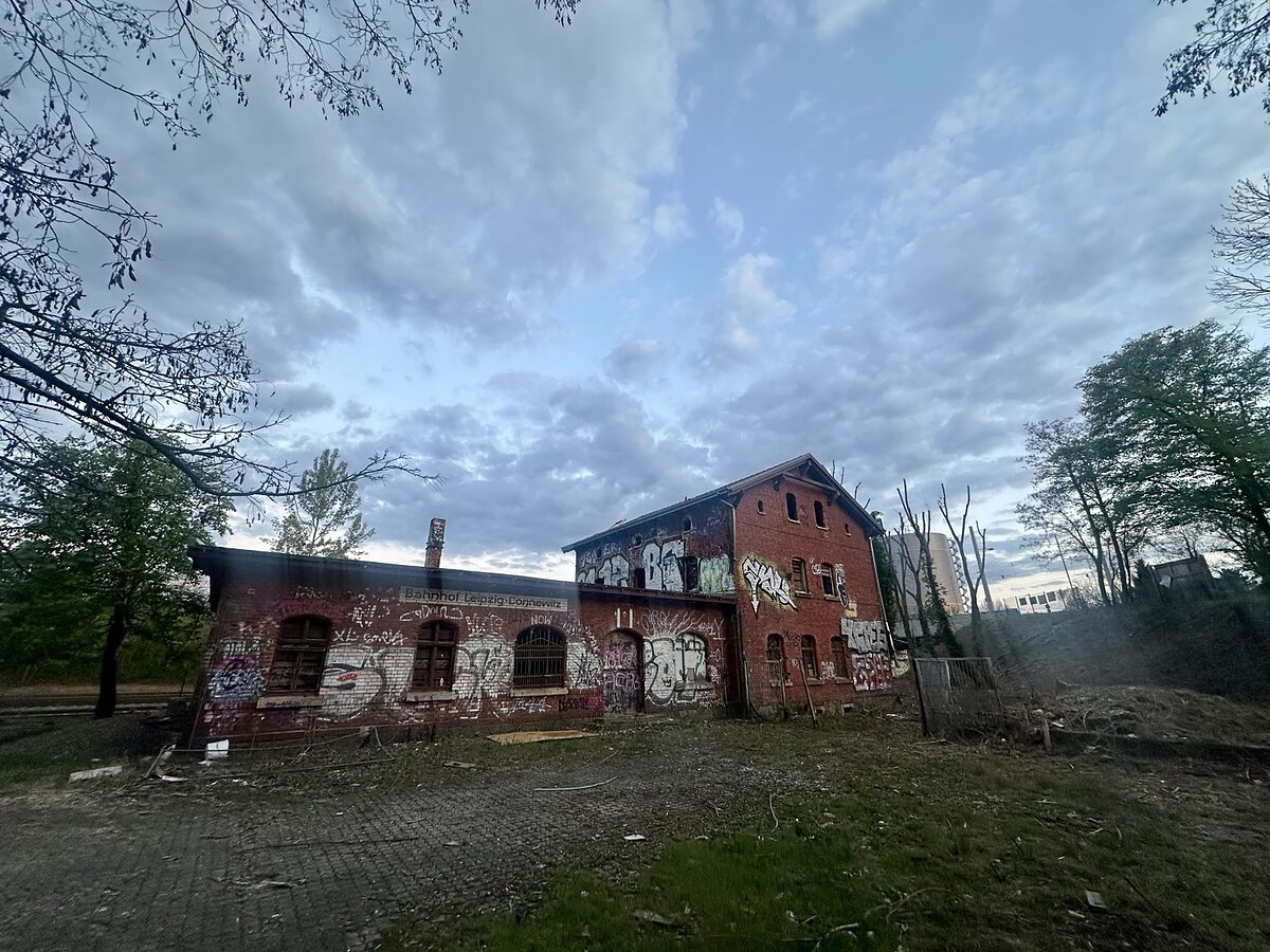   Neue Pläne für den Connewitzer Bahnhof | Am alten S-Bahnhof sollen Mikroapartments und ein Supermarkt entstehen  