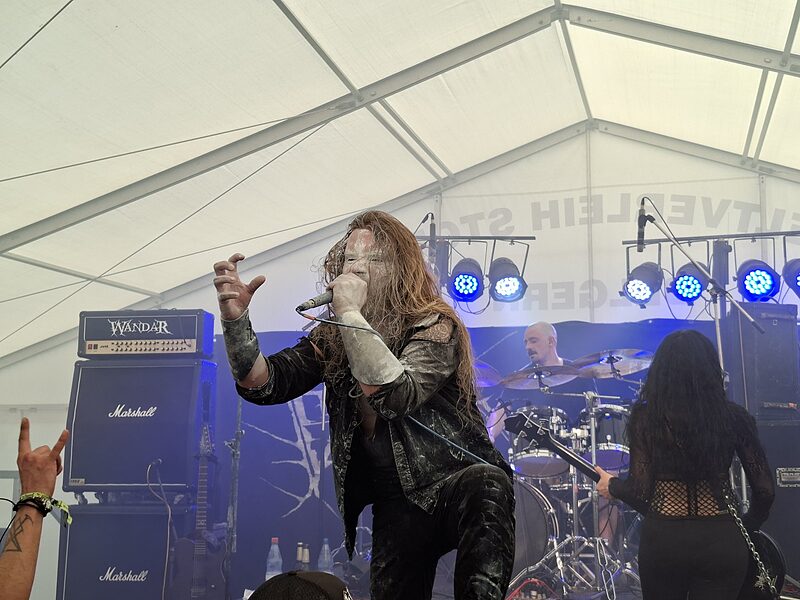 Unter der Donnerkuppel | Das In-Flammen-Open-Air holte auch zur 20. Ausgabe Hochkaräter der Metal-Szene nach Torgau
