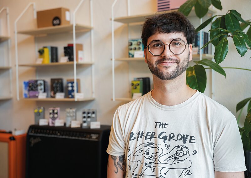 »Die Leute hören nicht, wie sie kichern« | Nils Loesche über elektrische Küchenmesser und seine neue Musikinstrumente-Boutique