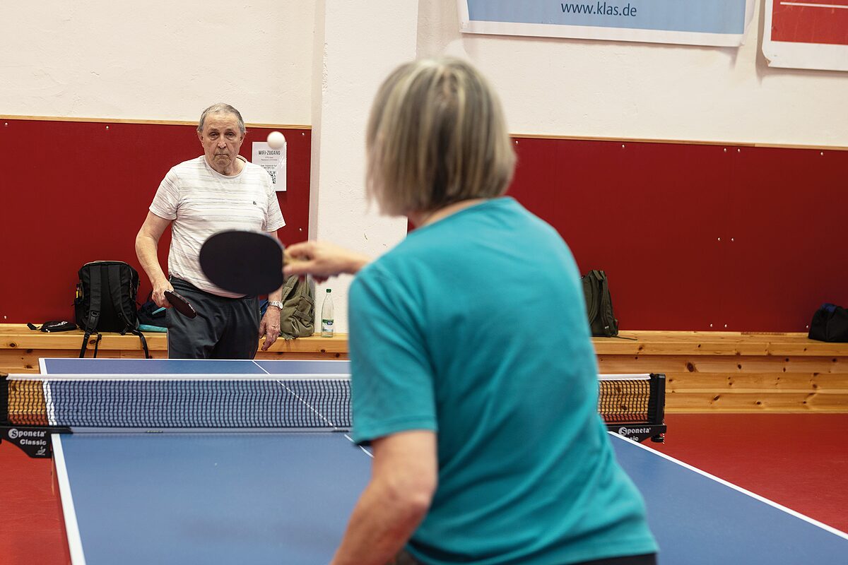   Ping-Pong gegen Parkinson | Wie Erkrankte in Leipzig gegen die Krankheit anspielen  