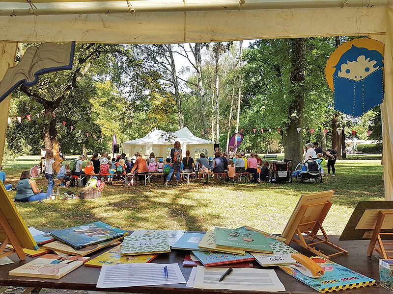 Geschichten  für die Ohren | Seit 20 Jahren begeistert der Verein Leselust Kinder fürs Vorlesen –  im August auch wieder  mit seinem Festival im Clara-Park