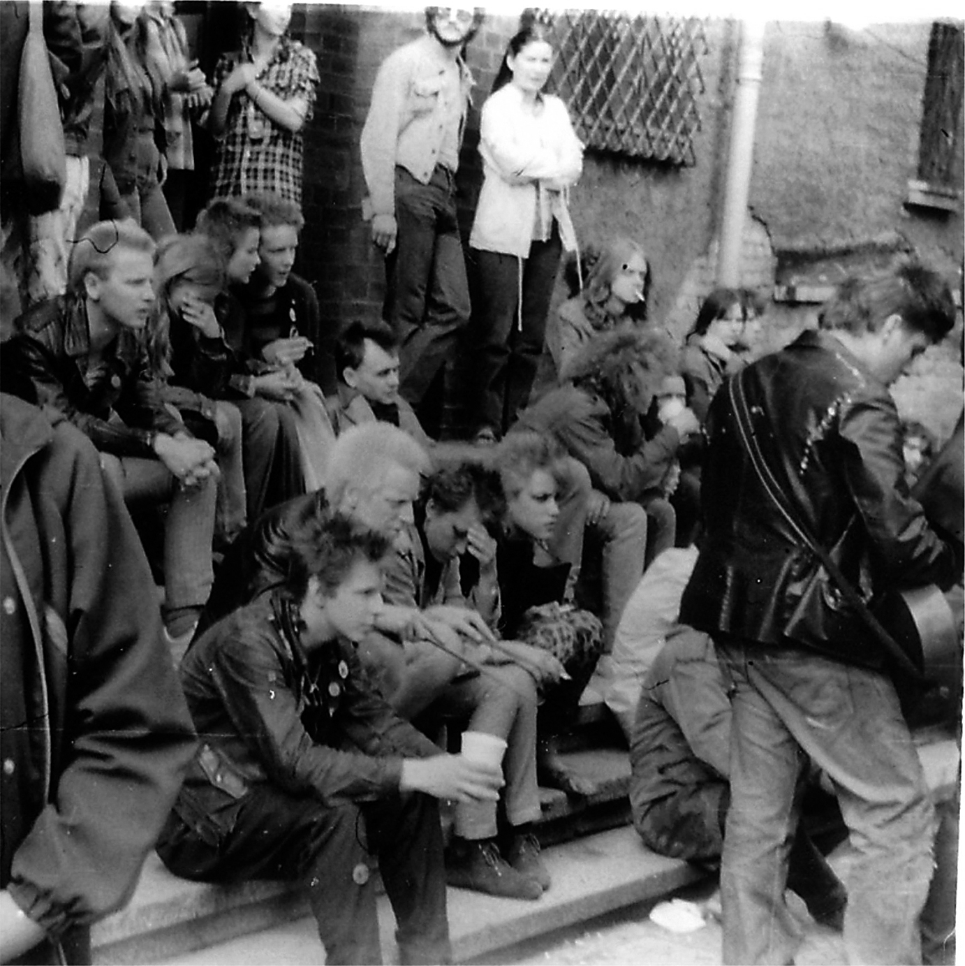 »Sie haben uns nicht gebrochen« | Geralf Pochop erzählt, warum er als Punk in der DDR Häkeln lernen musste