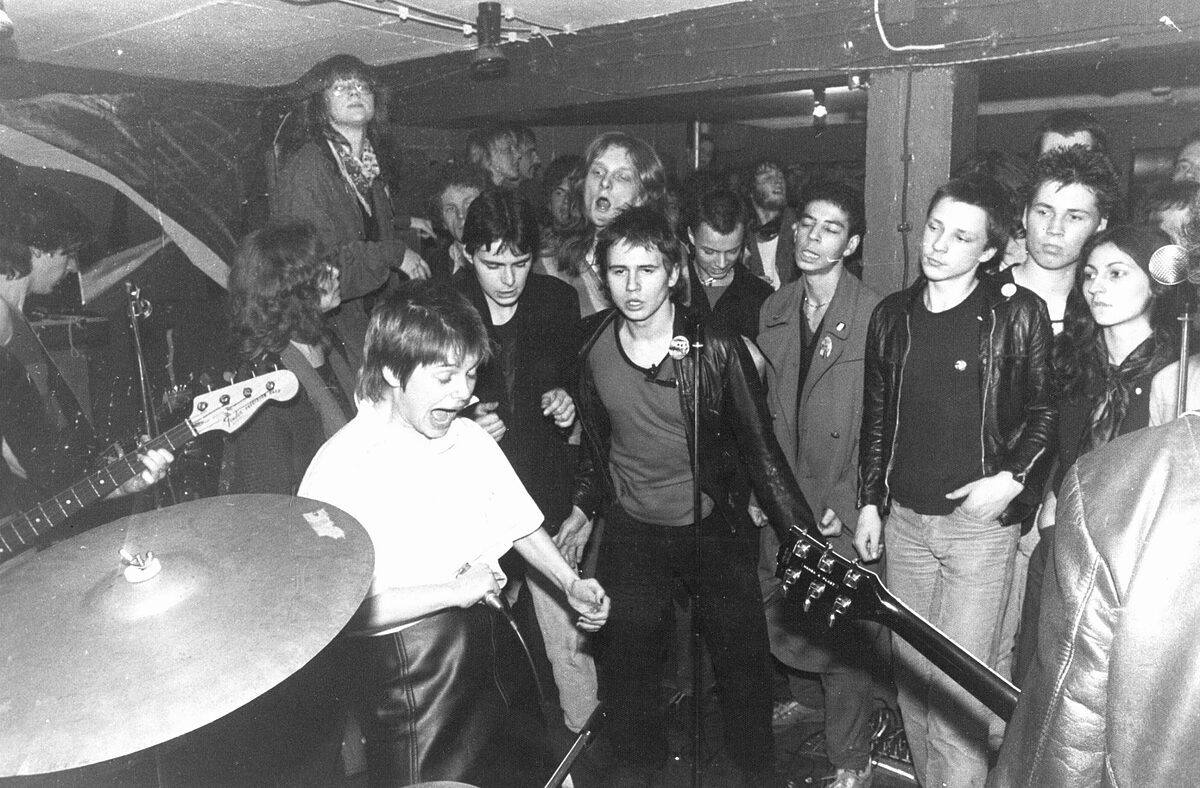   »Ich bin immer Punk geblieben« | Hans-A-Plast-Sängerin Annette Benjamin über fünfzig Jahre Punk-Geschichte  