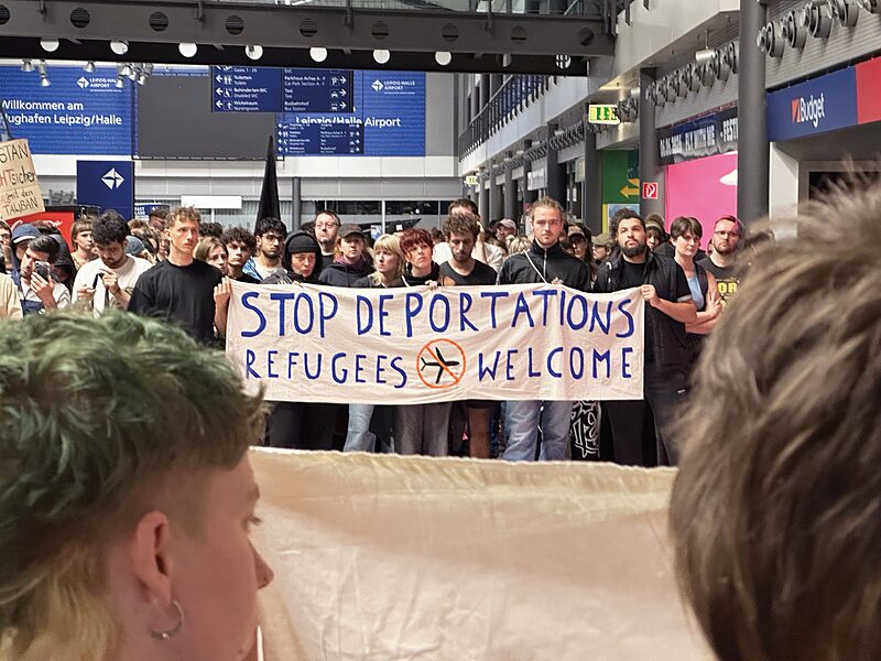 Taliban-Terminal | Vom Flughafen Leipzig/Halle wurde erstmals auch eine Person nach Afghanistan abgeschoben, die keine Straftat begangen hat.