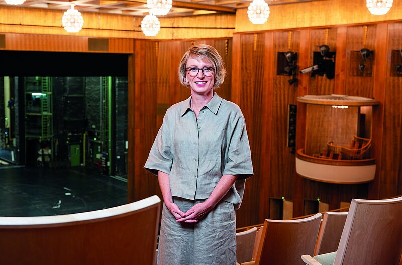 »Das Sinnliche, das analoge Erleben« | Verwaltungsdirektorin und Neu-Intendantin Lydia Schubert über die Opernbühne, die bei allen Sparmaßnahmen Vorrang hat
