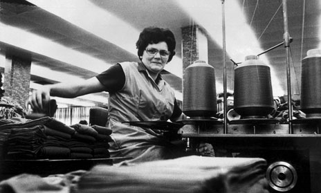   Tagestipps für Sonntag, 3.11. | DEFA Matinee »Bauschelastik, formbeständig – Der DDR-Film >im Zeichen des textilen Fortschritts<«: Jedes Jahr aufs Neue lockt die DEFA Matinee Besucher ins Kino.  