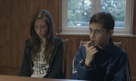   Tipp: »Communion« | Die Geschwister Ola und Nikodem wohnen mit ihrem Vater in einer ranzigen Wohnung in einem polnischen Dorf. Nikodem ist Autist, der Vater Alkoholiker, die Mutter wohnt bei ihrem neuen Freund.  