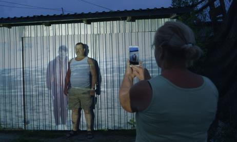   Ahnung des Vergessens | Arbeitsmigration: »In Touch« zeigt das Hoffen und Sehnen der Zurückgebliebenen  