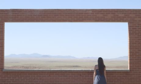   Dialog der Erfahrungen | »Arid Zone« untersucht, wie sich die US-amerikanische Gesellschaft in der Wüste manifestiert.  