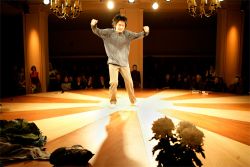   Im Zeichen der Verfinsterung | Die euro-scene ruft zum Wettbewerb »Das beste deutsche Tanzsolo« auf und gewährt erste Einblicke ins diesjährige Programm  