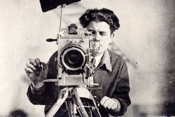  Die Kamera als Waffe | DOK Leipzig: Mit der Joris-Ivens-Retrospektive zum 20. Todestag des großen Dokumentarfilmpioniers betreibt das Dokfestival eine späte Wiedergutmachung  