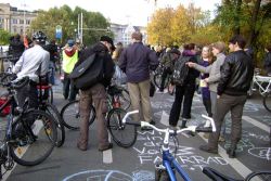   Wir sind der Verkehr! | Rund 250 Menschen demonstrierten am 28. Oktober für die Gleichstellung und Verbesserung der Verkehrsituation für Fahrradfahrer – mit ihrem Fahrrad natürlich.  