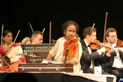   Sinfonie in Plüsch | Beethoven meets Bollywood: Die Leipziger Kammerphilharmonie tourte drei Wochen durch Indien  