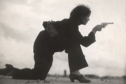   Die Kamera als Waffe | Jung gestorben, zum Vorbild stilisiert und vergessen: Die Fotoreporterin Gerda Taro wäre diesen Monat 100 geworden  