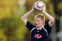   Limo für die jungen Kicker | Warum der Aufstieg von RB Leipzig dem Fußballnachwuchs in den anderen Clubs schaden könnte  