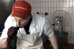   Blutiger als Dracula | Unicato, das studentische Filmmagazin des MDR, zeigt den Leipziger Nachwuchs-Dokfilm „Ritter der Blutwurst“  