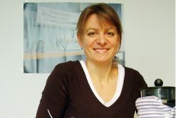   Auf ein Süppchen in die Weltrettungszentrale | Mit ihren Wechselstrompartys legt Ulla Gahn eine Blitzkarriere als Umeltaktivistin hin – von der Küche aus  
