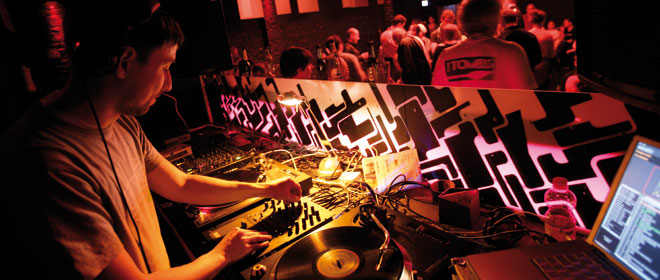   Der Preis der Musik | Die Musikverwertungsgesellschaft Gema plant neue Tarife für Clubs und Diskotheken. Deren Betreiber gehen auf die Barrikaden – auch in Leipzig  