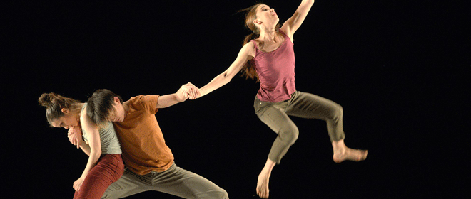   Rosen fürs Publikum | Mit »Decadance« bringt das Leipziger Ballett seine Zuschauer zum Tanzen  