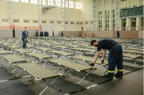   Willkommen in Sachsen | Beim Chaos um die Asylunterkunft in der Ernst-Grube-Halle zeigt sich das Land erneut von seiner schlechtesten Seite  