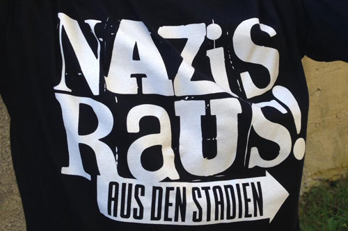   Nazis drin in den Stadien? | Beim Spiel des Roten Sterns in Schildau gab es Probleme wegen T-Shirts  