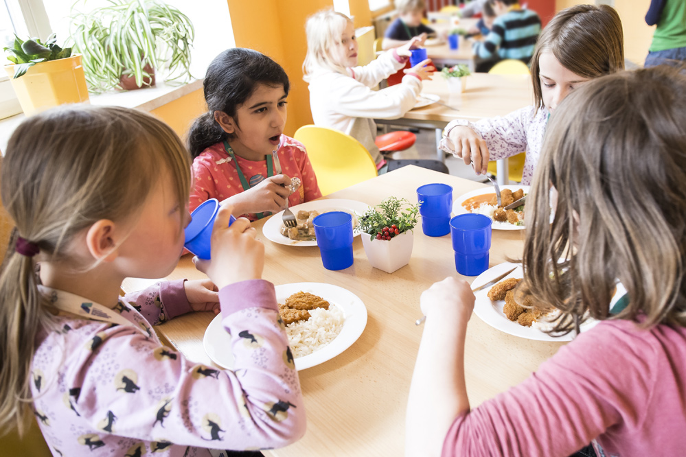   Einheitsbrei | Nach Kritik an der Ausschreibung zum Essen an städtischen Kitas sind nun die Schulen dran  