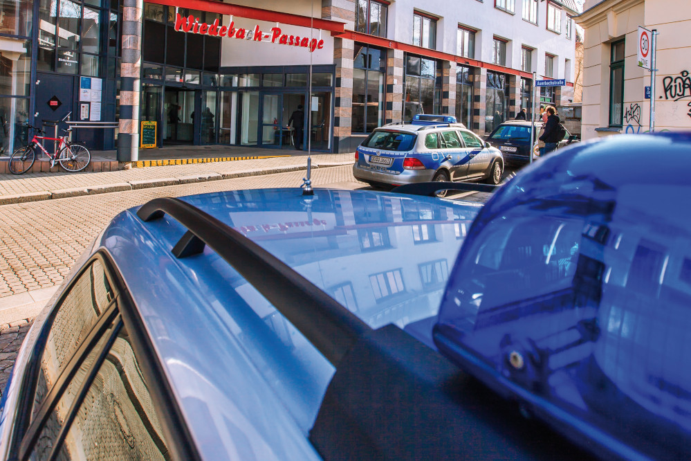   »Verdächtig gute Jobs« | Entgegen alarmistischer Überstundenmeldungen: Leipziger Polizisten leisteten 2018 im Schnitt 40 Minuten Mehrarbeit – im gesamten Jahr  