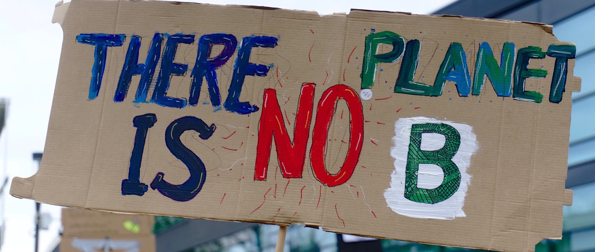  »Wir wollen wirklich eine Veränderung« | Klimanotstand: Schulterschluss von Grünen, Linken und jungen Klimaaktivisten  