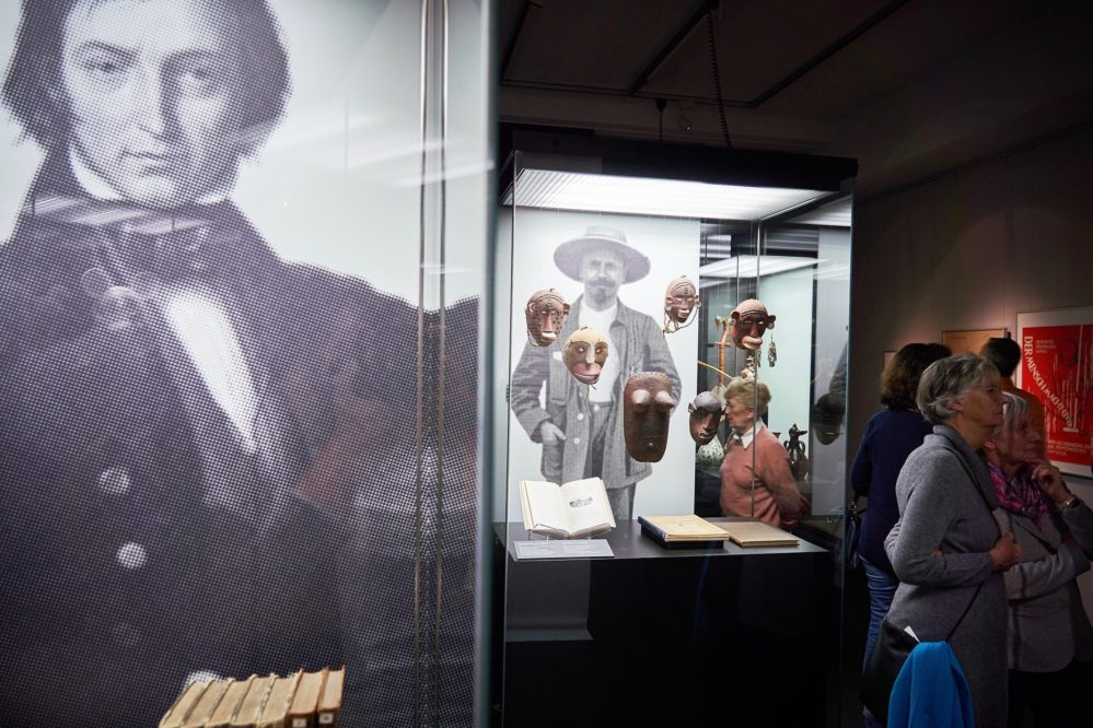   Fremdes schauen | Das Völkerkundemuseum erinnert an seine 150-jährige Geschichte und blickt in die eigene Zukunft  