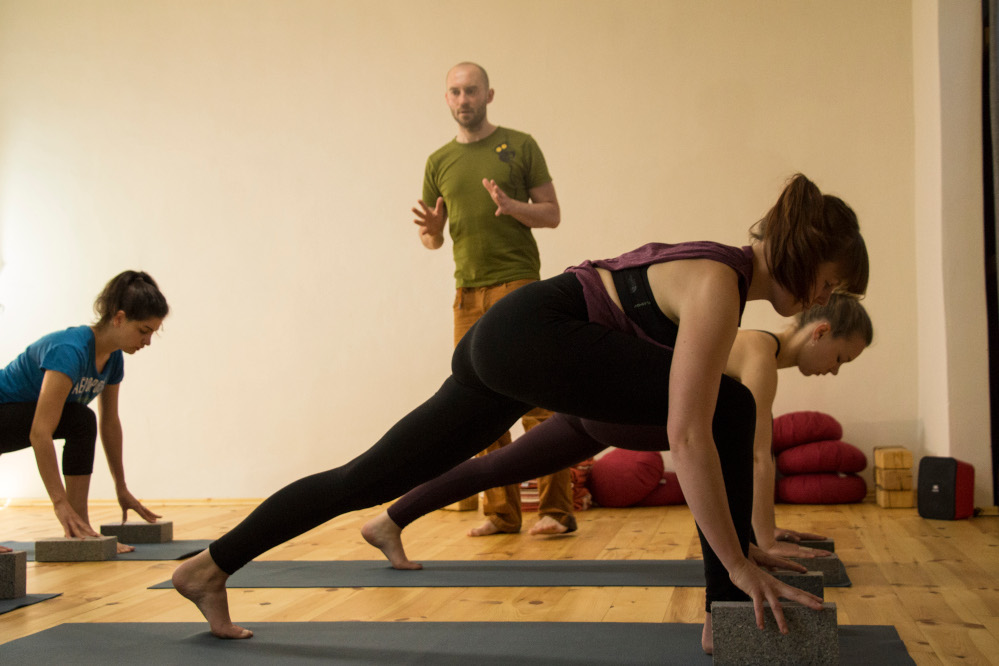   »Kraft, Präsenz, Ruhe und Klarheit« | Element Ost über Online-Yoga und Klarheit in Krisen  