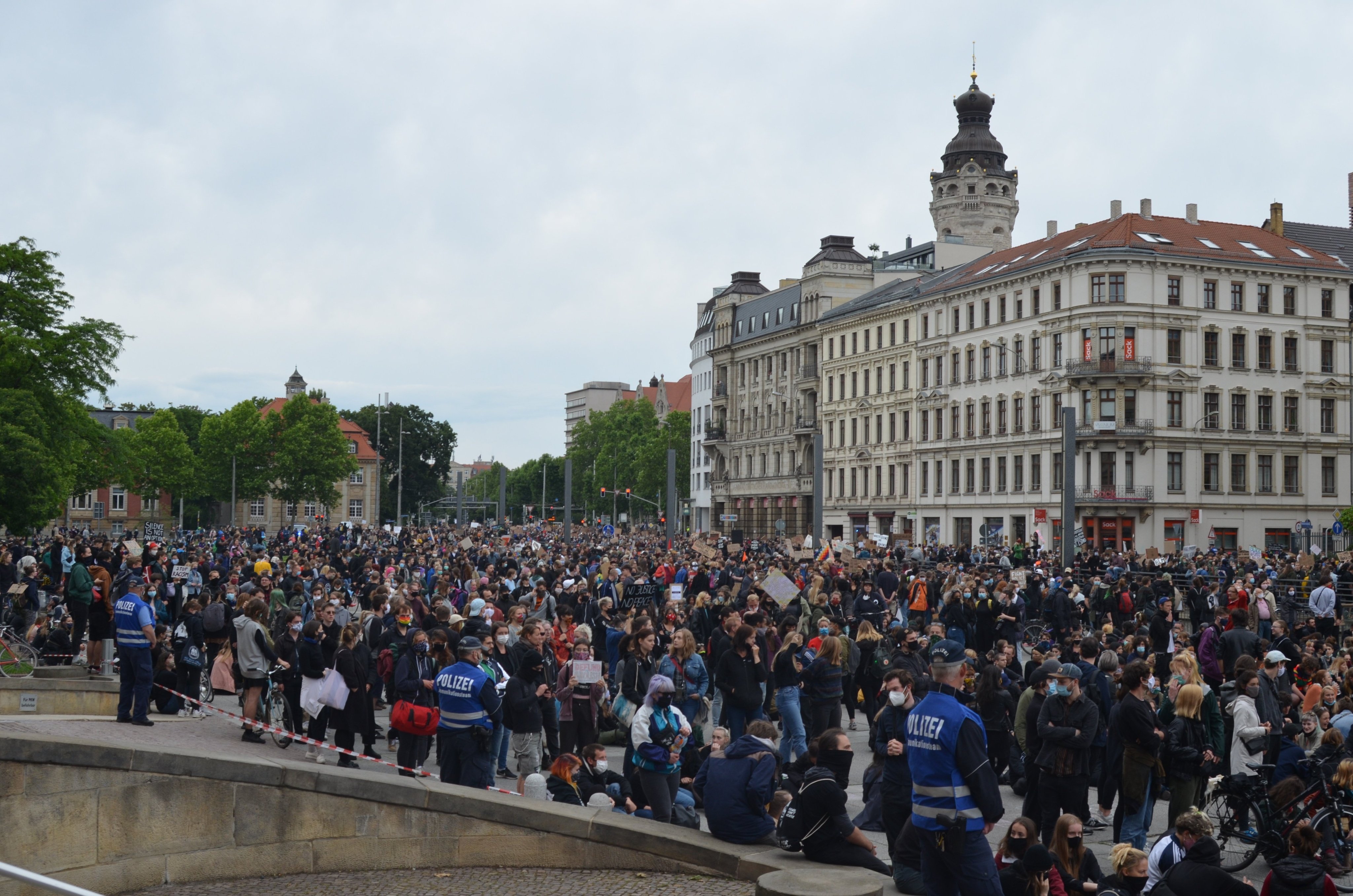   »Black Lives Matter« – auch in Leipzig | In Leipzig gingen die Menschen am Wochenende auf die Straße gegen rassistische Polizeigewalt. Wir haben nach ihren Beweggründen gefragt  