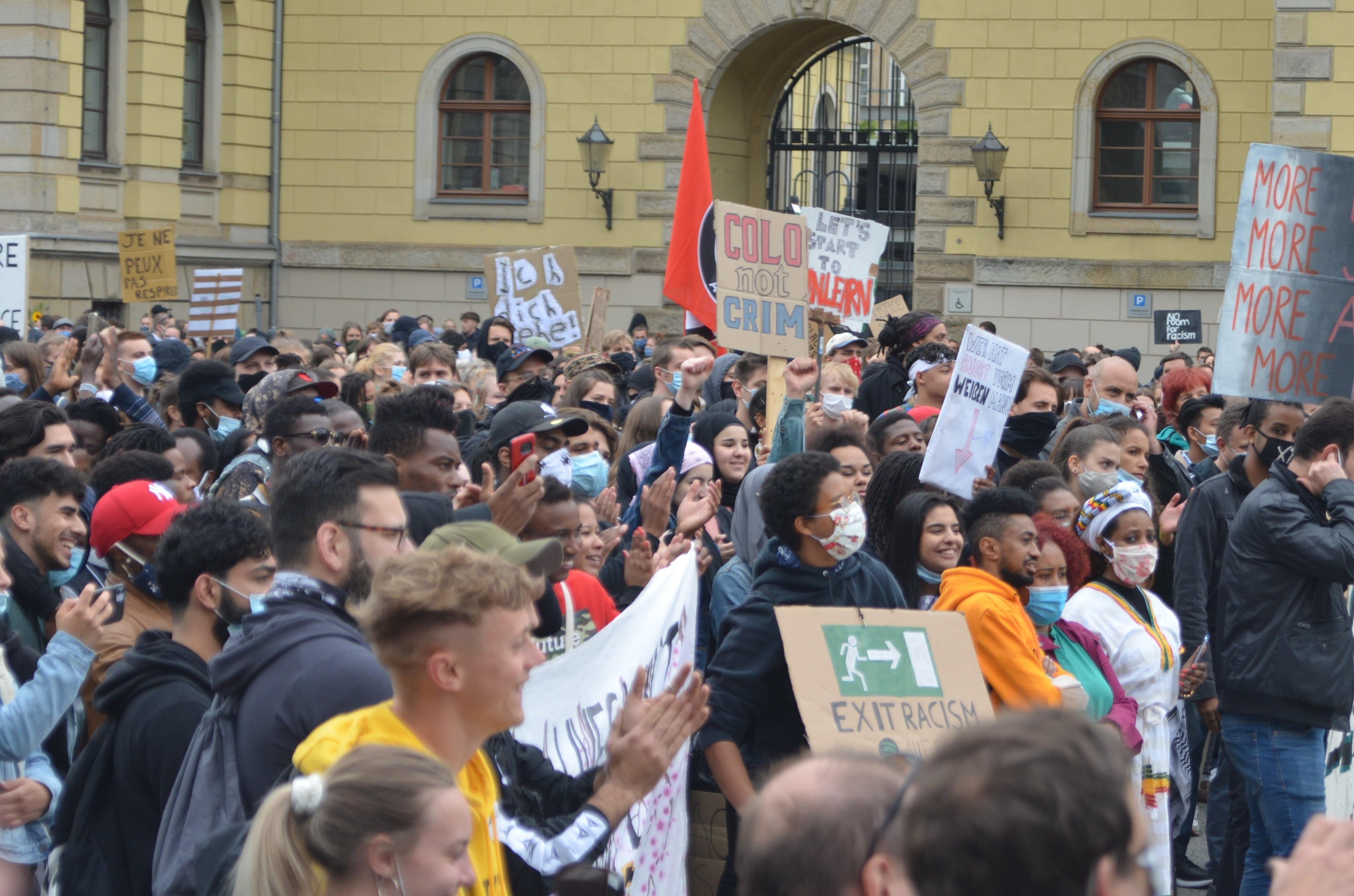   »Leipzig hat noch einen weiten Weg vor sich« | Aktivistinnen im Gespräch über ihre Erfahrungen als Schwarze Frauen in Leipzig  
