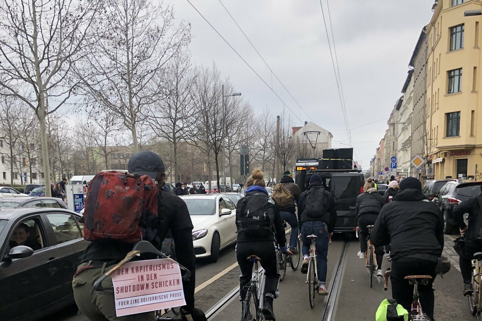   Breiter Gegenprotest statt »Querdenker« | In Leipzig protestierten zahlreiche Menschen für effektivere Corona-Maßnahmen  