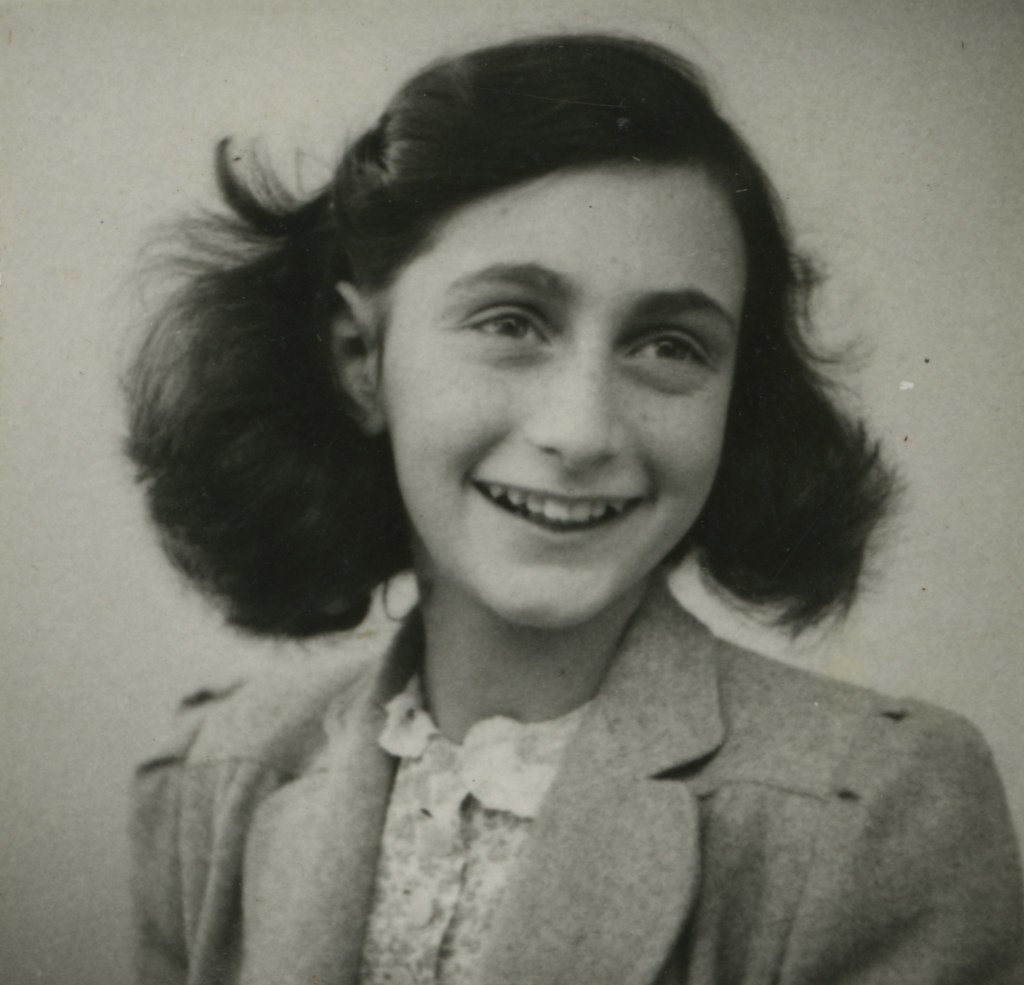   Identifikation mit Anne Frank | Eine neue Wanderausstellung für Grundschulen im Ariowitsch-Haus  