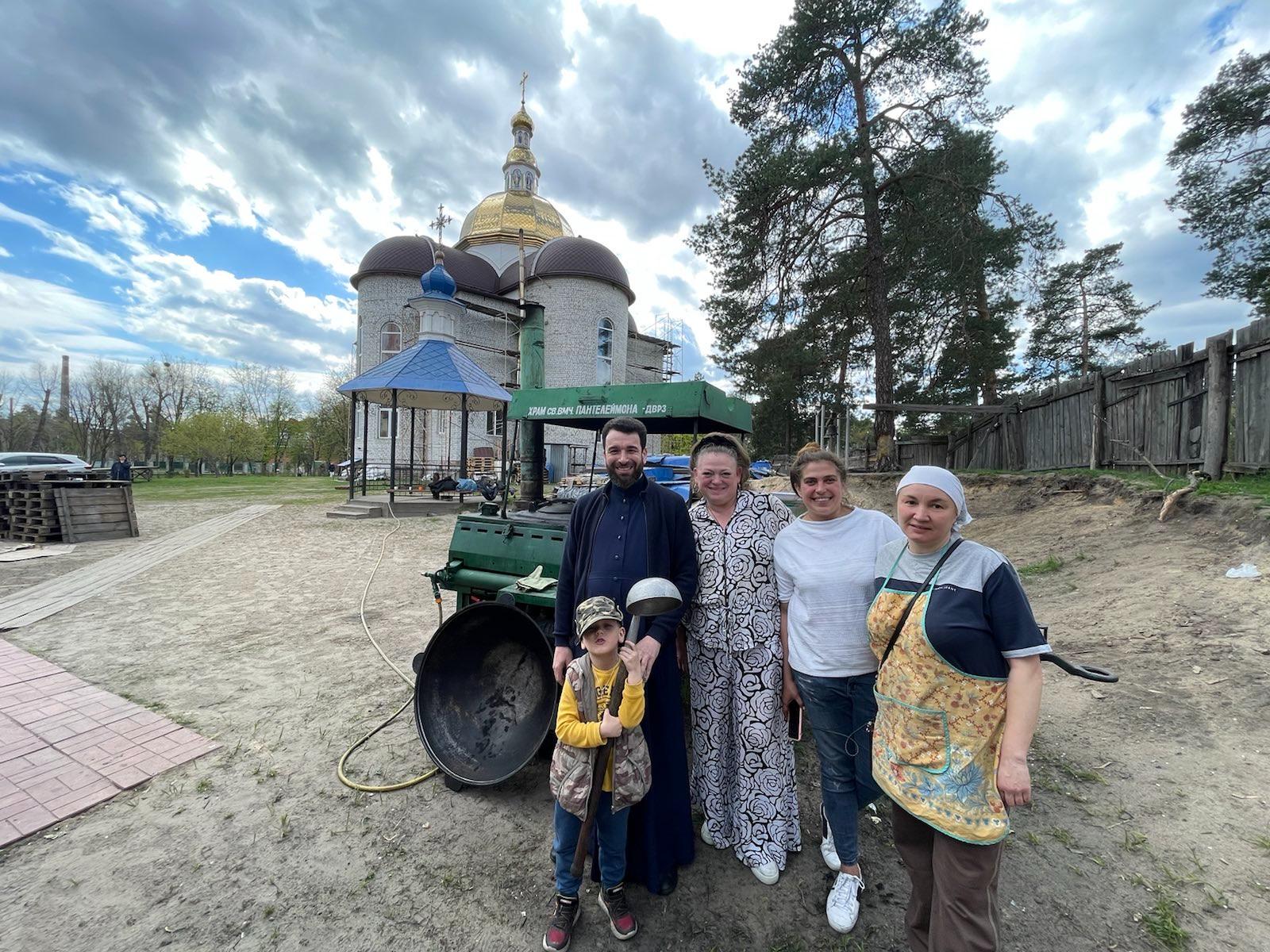   Ein Zentrum solidarischen Widerstandes | Eine orthodoxe Gemeinde bietet der Bevölkerung in Kiew Schutz  