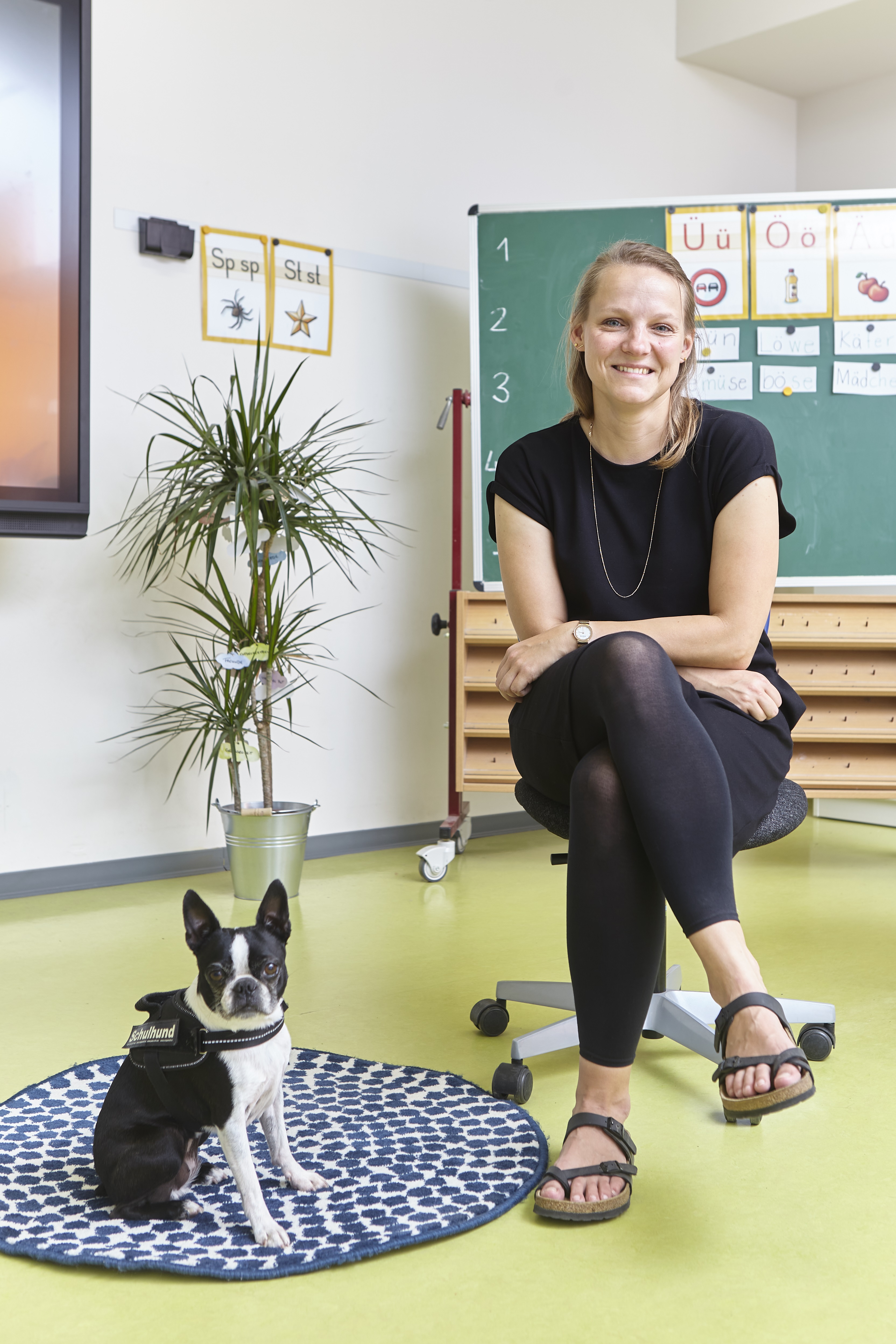 Kristina Unger und Schulhund Polly