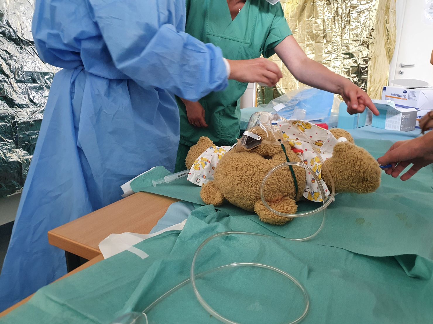   Wenn Teddy sich den Arm bricht | Im Teddy-Krankenhaus werden Kinder mit Arztbesuchen vertraut gemacht  