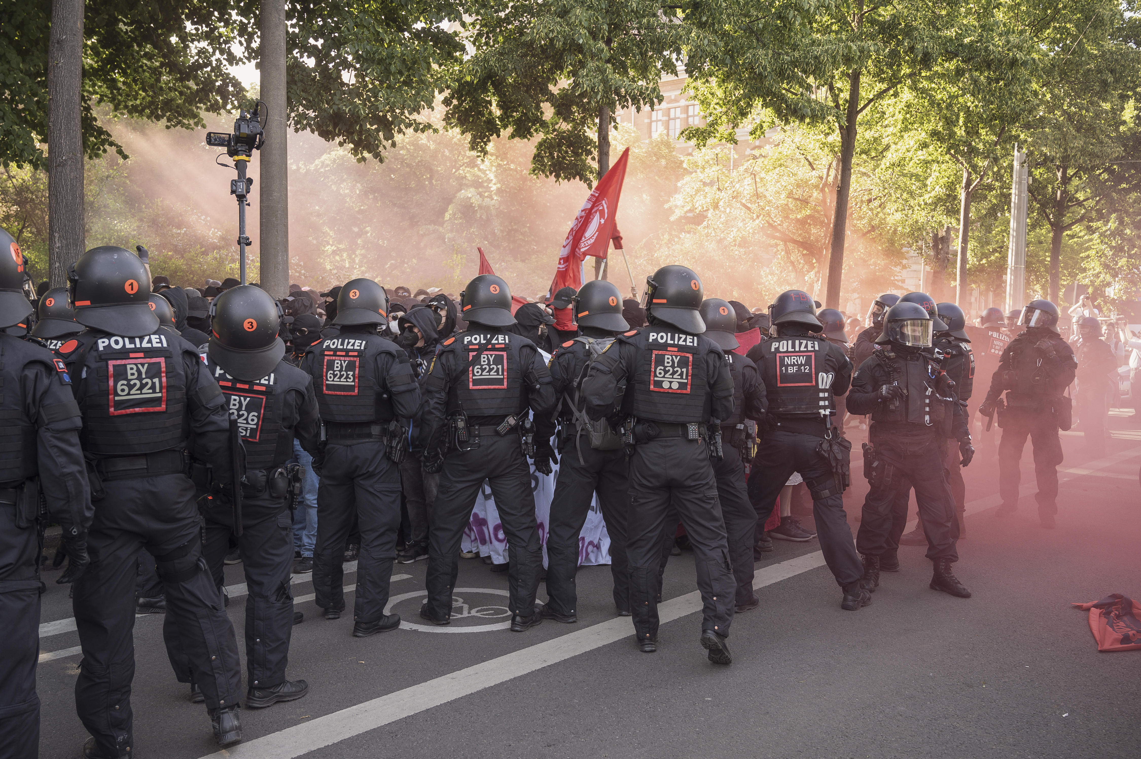   Leipzig, statt der Bürgerrechte | Nach dem Tag X in Leipzig wird das Vorgehen der Behörden scharf kritisiert  