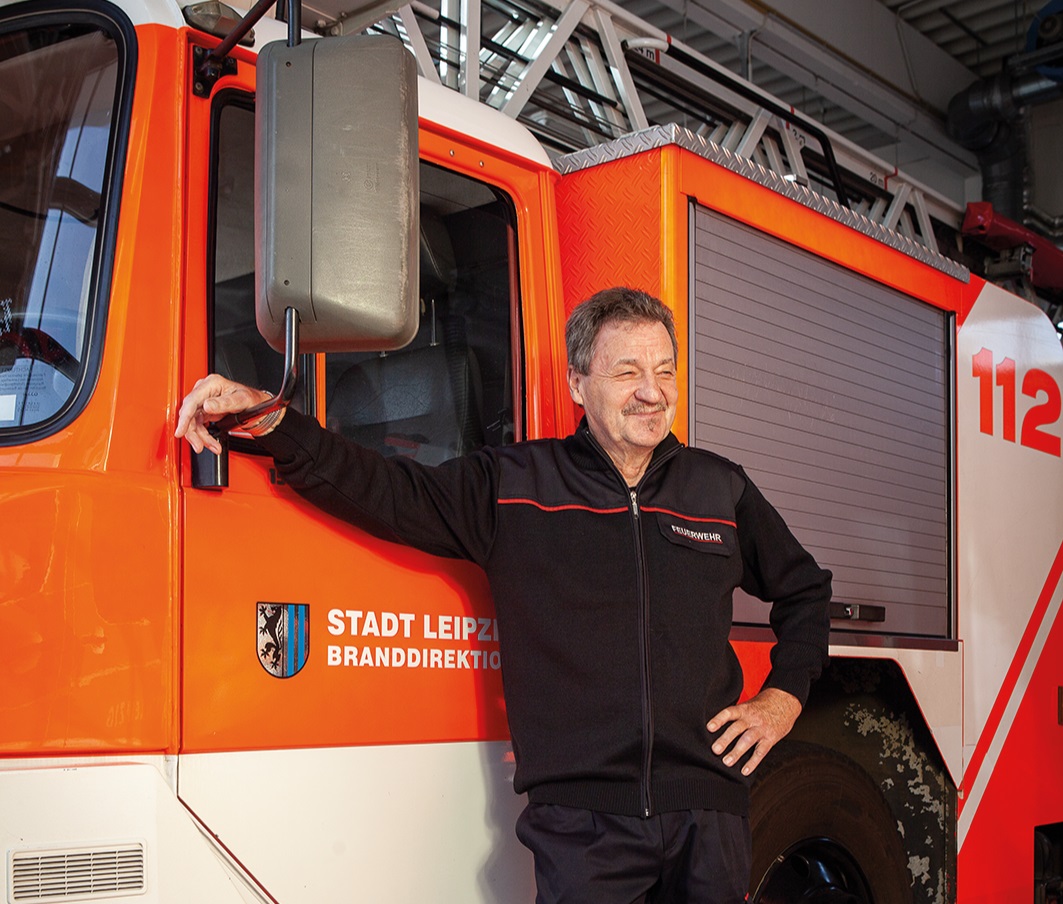   Feuerwehrenmann | Jürgen Jakobeit ist seit 1992 bei der Freiwilligen Feuerwehr Böhlitz-Ehrenberg und seit Jahrzehnten Brandsicherheitswachdienst bei Fußballspielen, Opernaufführungen und mehr  