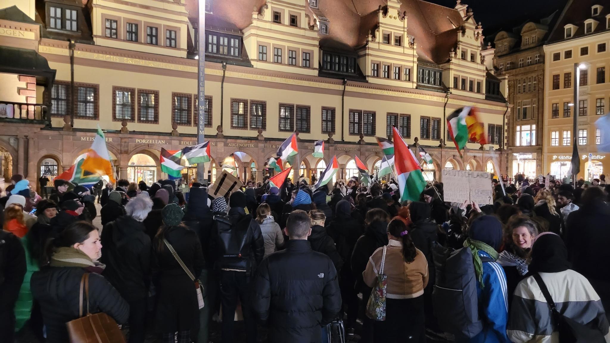  »Ich werde nach wie vor von solchen Demonstrationen berichten« | Journalist nach Pro-Palästina-Kundgebung in Leipzig angegriffen  
