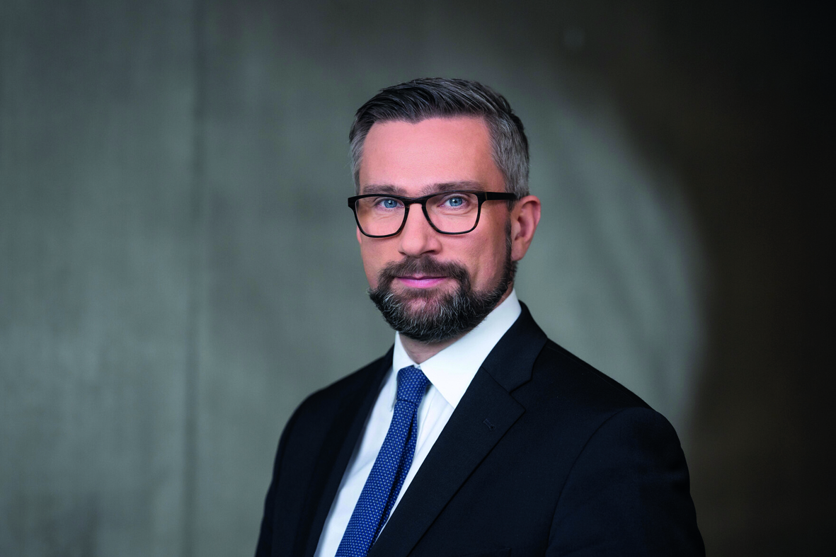   Kämpfen für und gegen Windmühlen | Das SPD-geführte Wirtschaftsministerium von Martin Dulig feiert Investitionen, die trotzdem zu wenig sein könnten  