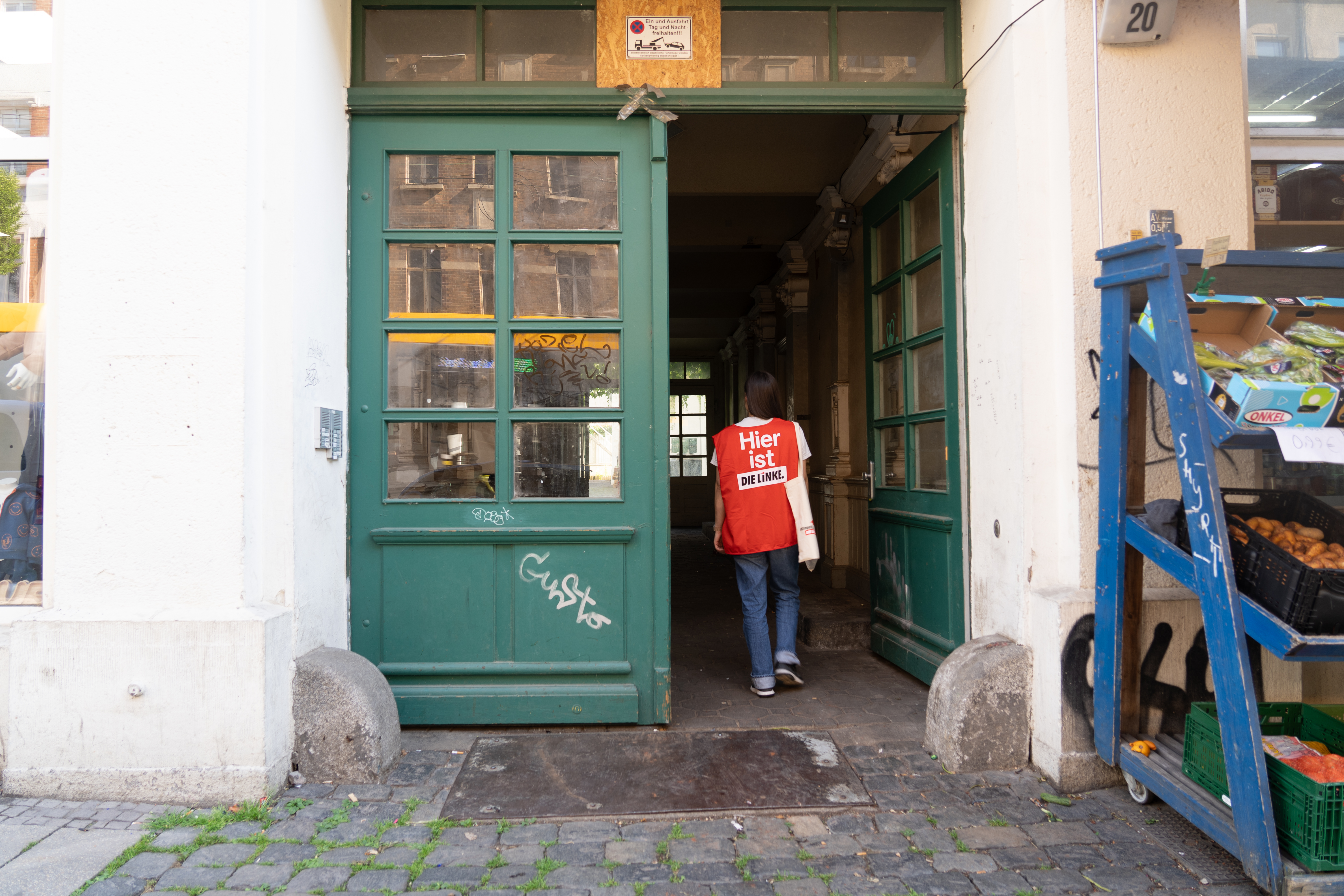   Klopf, klopf! Hier ist Luisa | Warum machen Parteien Haustürwahlkampf? An zwei Tagen unterwegs im Leipziger Osten   