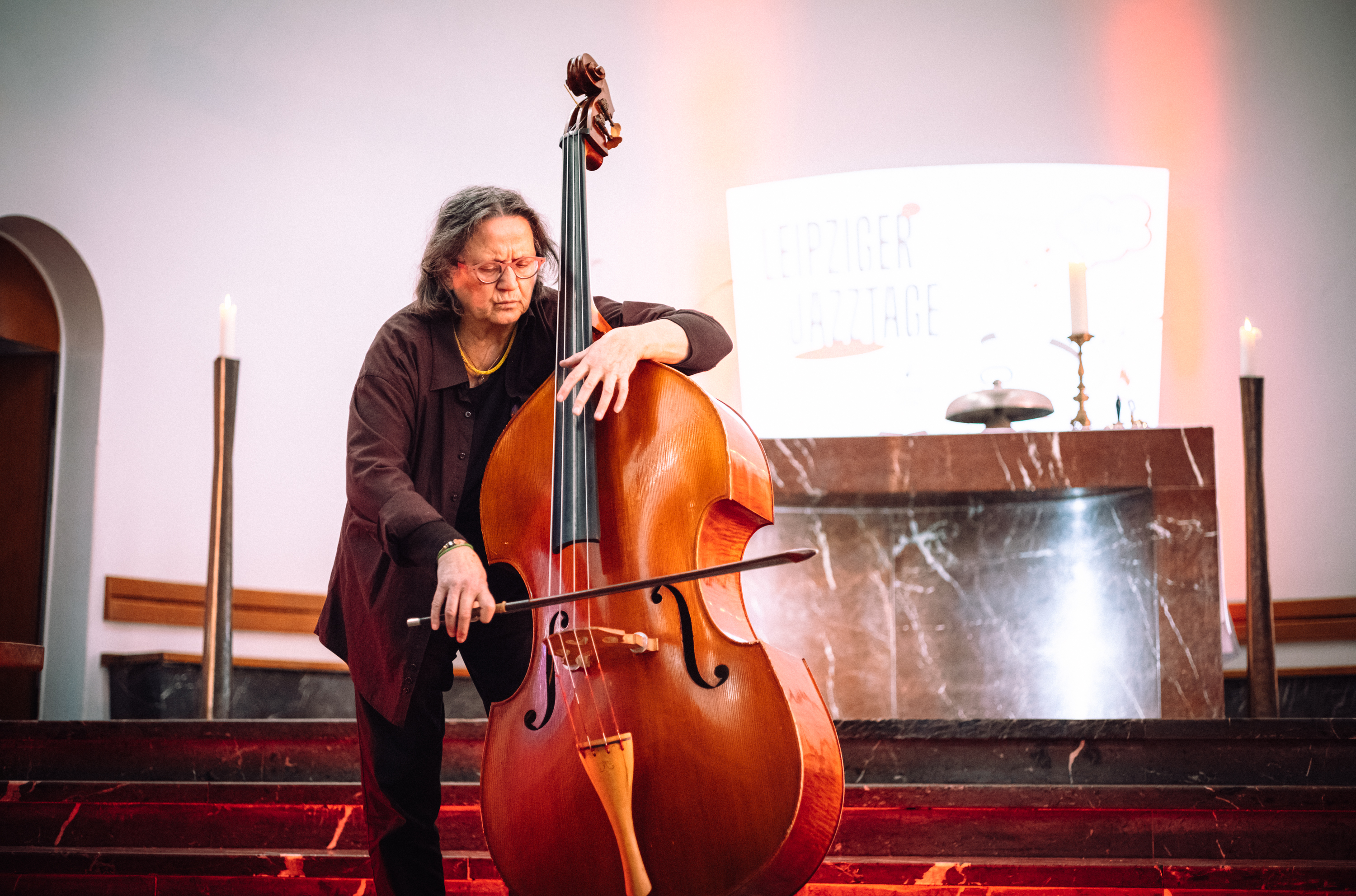   Musik als Akt der Rebellion | Joëlle Léandre in der Leipziger Liebfrauenkirche  