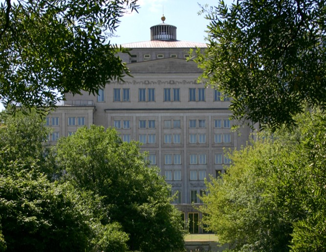   Das neue Bewerbungsverfahren simuliert nur eine öffentliche Ausschreibung | Ein Kommentar von Tobias Prüwer  