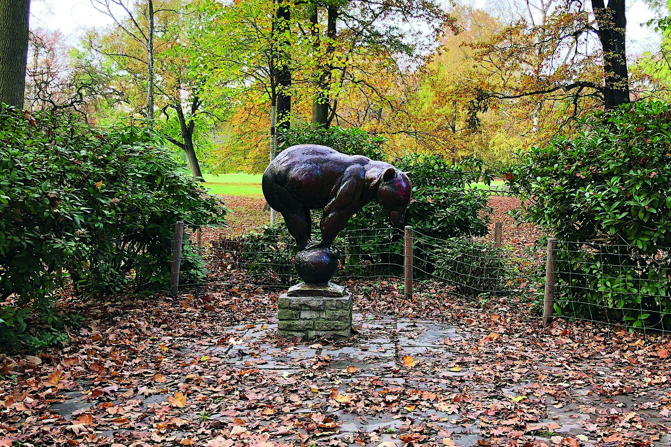   Machs gut, kleiner Bär! | Kunstraub im öffentlichen Raum: Gestohlene Bronzestatuen bleiben vorerst unersetzt  