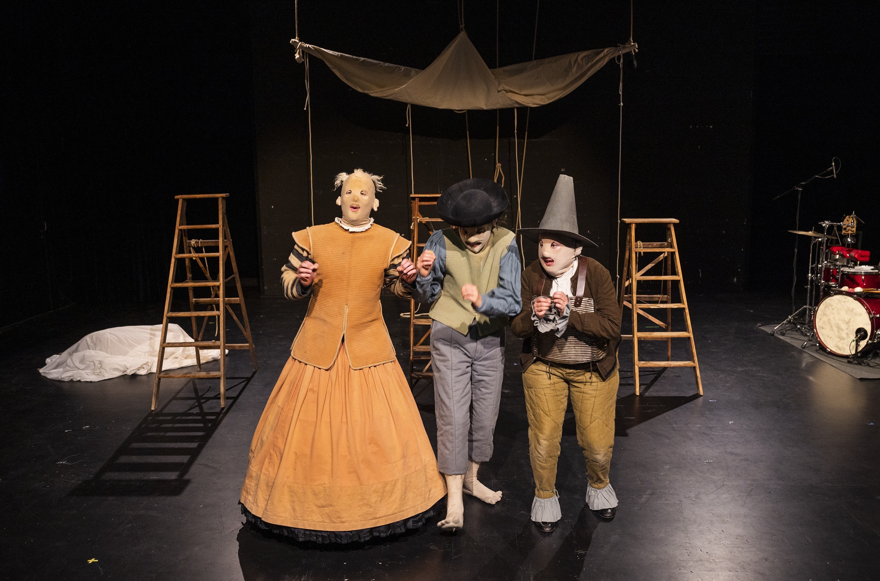   Zwischen Krieg und Frieden | Die Compania Sincara steigt dem Olymp aufs Dach  