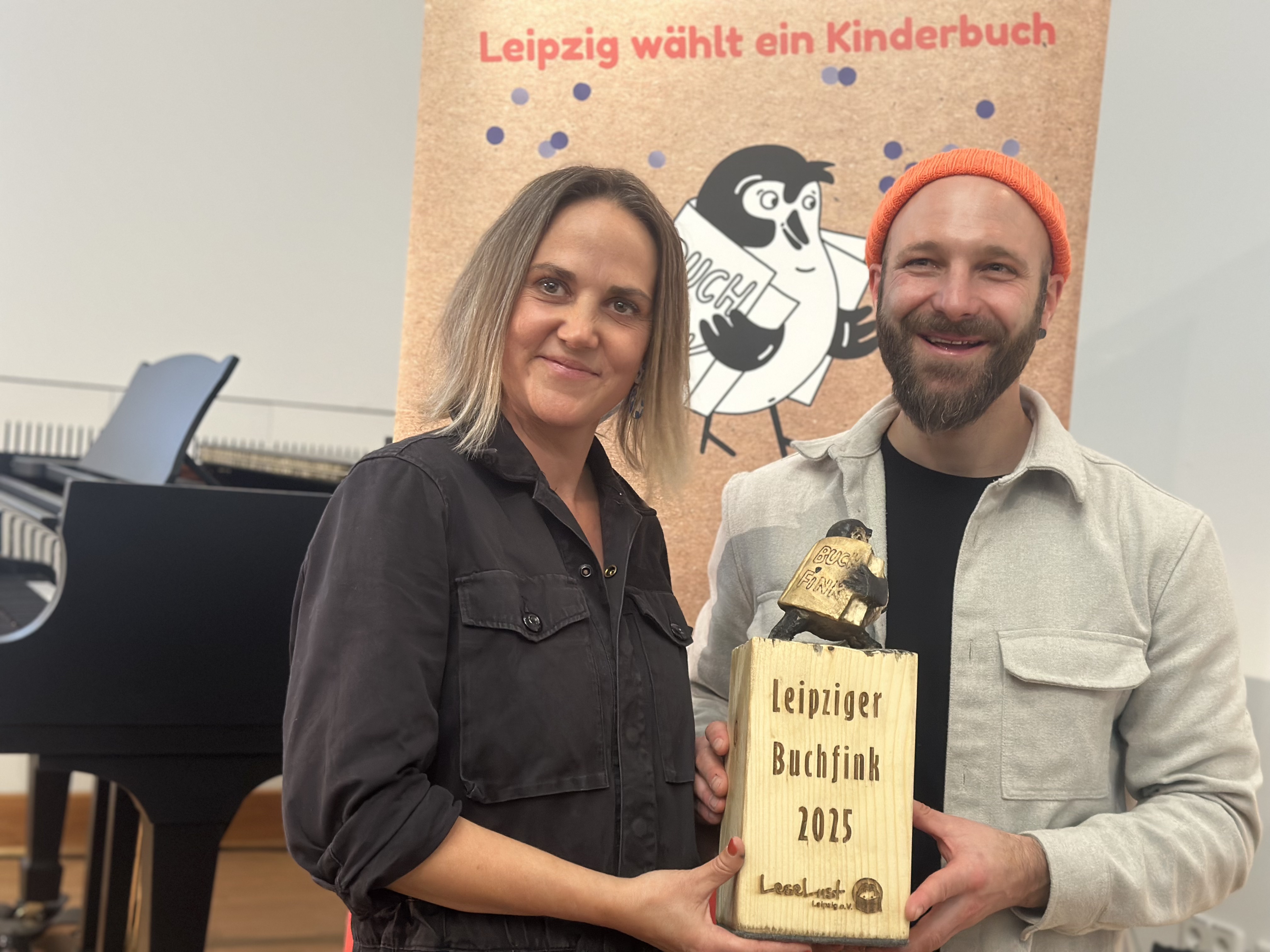   Schattenversunken und kitzekatzegrau | Das Kinderbuch »Der Wortschatz« wurde mit dem Leipziger Buchfink 2025 ausgezeichnet  