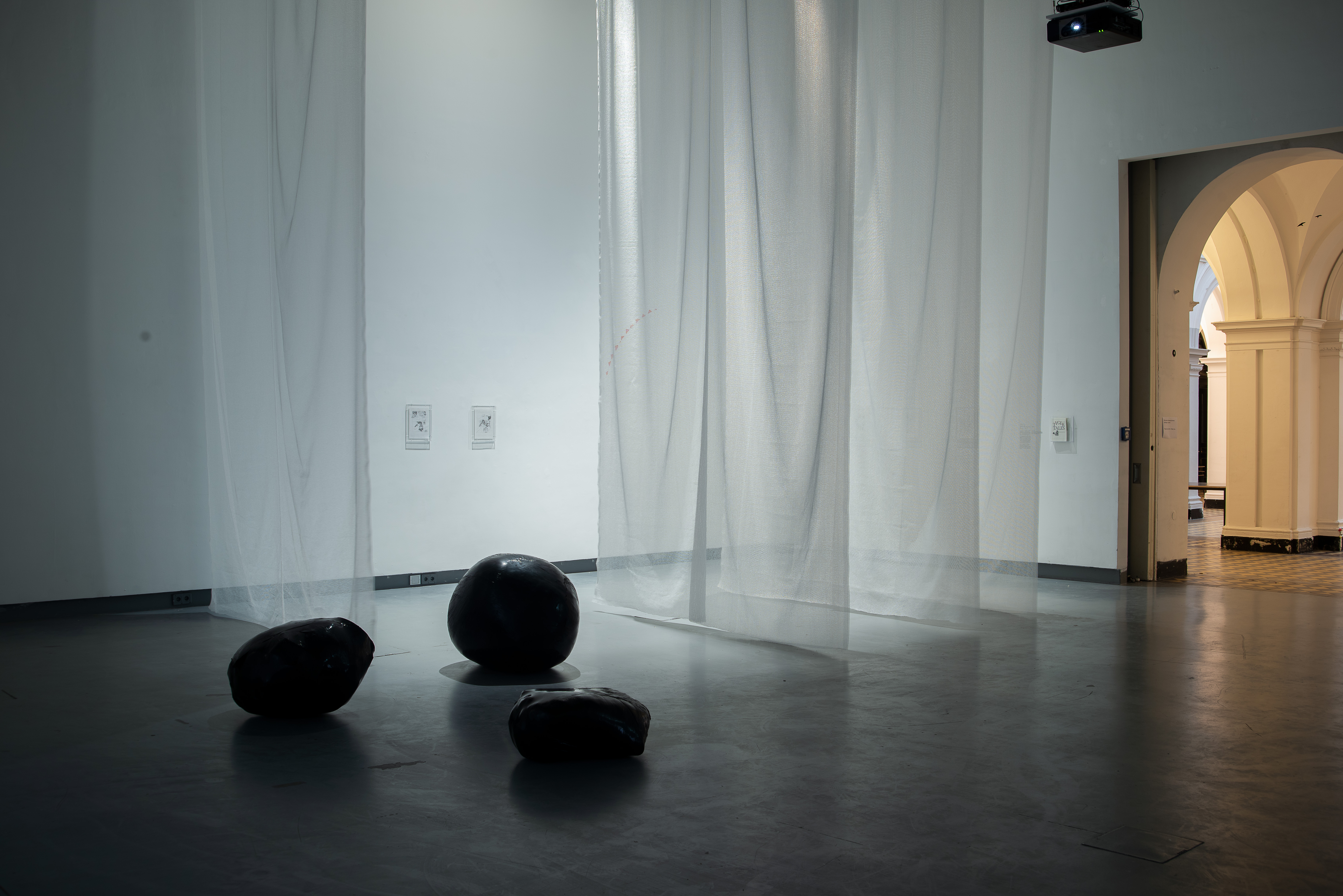   Das Leichte als Protest | Eine Ausstellung in der HGB präsentiert das Konzept Leichtigkeit als bewusstes Dagegen  